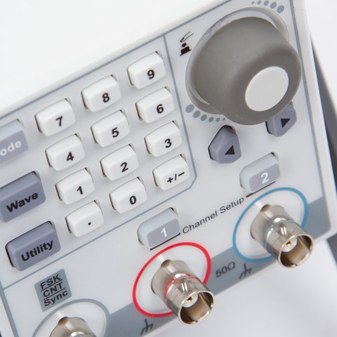 Генератор сигналов UNI-T UTG1022X Превью 8